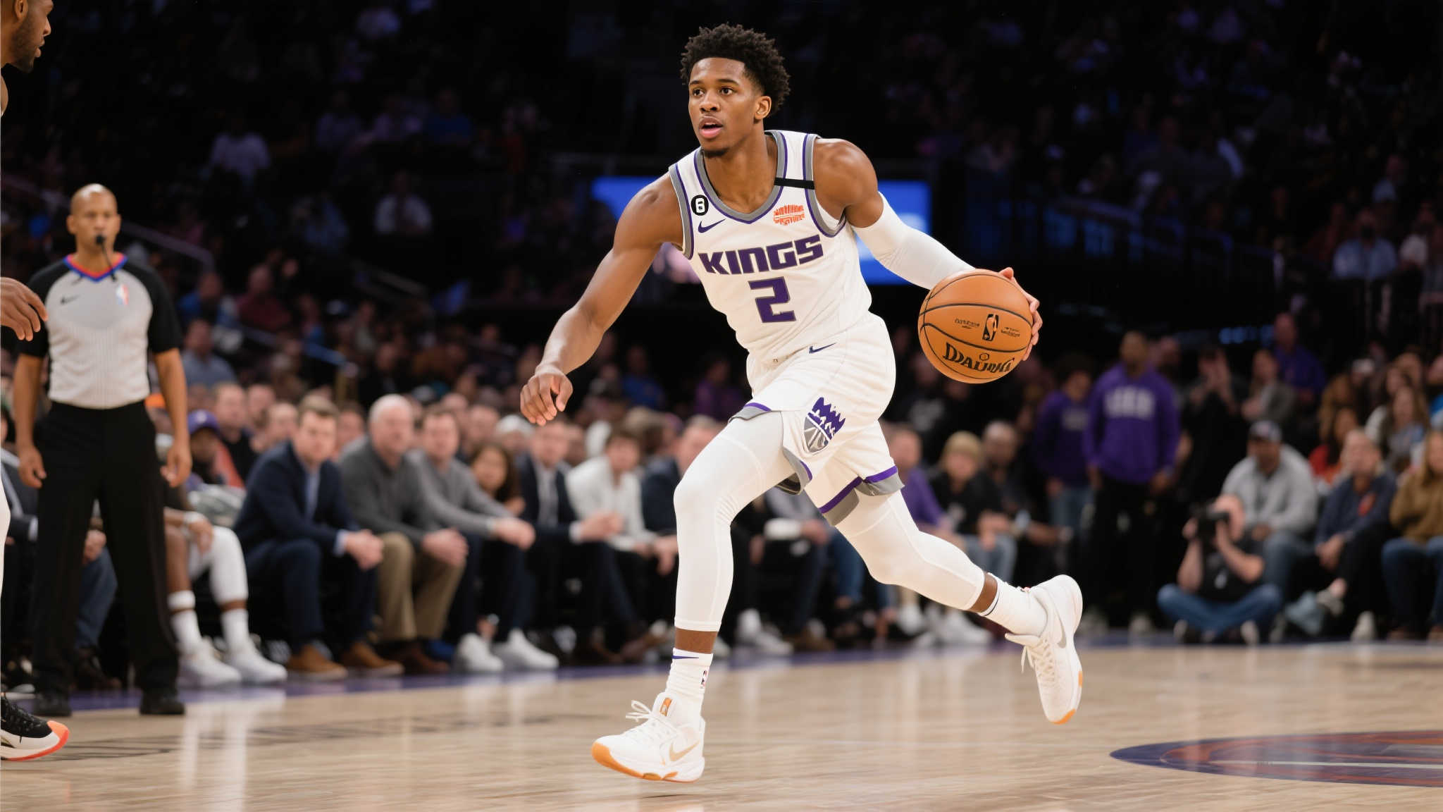 亚历山大的赛季表现:或将载入史册的辉煌篇章 据统计,截至目前为止,亚历山大的场均得分、助攻及篮